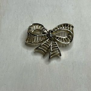 Gerry's Vintage Gold Tone Ribbon Bow Brooch Pin Open Work Design 2”